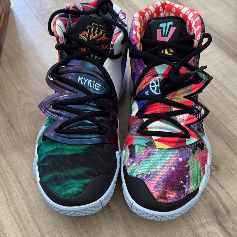 Men’s basketball shoes
